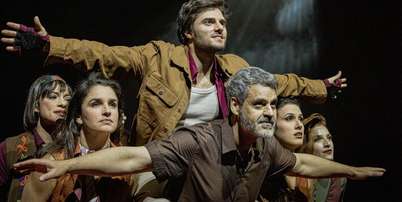 Elenco durante o ensaio do musical 'Feliz Ano Velho' no teatro Sabesp Frei Caneca, na regi&atilde;o central de S&atilde;o Paulo. Foto: Taba Benedicto/Estad&atilde;o / Estad&atilde;o