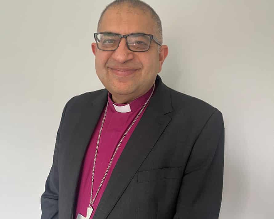 O nacionalismo cristão na Grã-Bretanha é impulsionado por pessoas que raramente vão à igreja, diz um relatório.