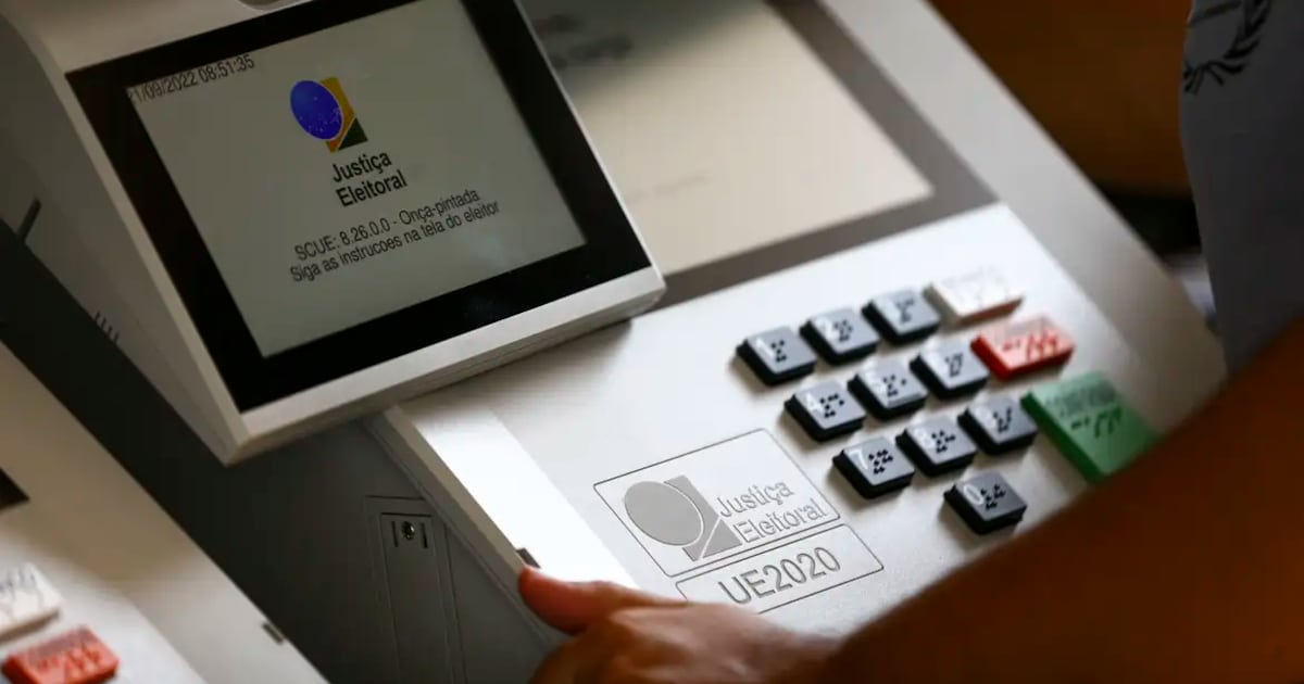 Cinco dos dez senadores que disputam governos lideram pesquisas na reta final do 1º turno