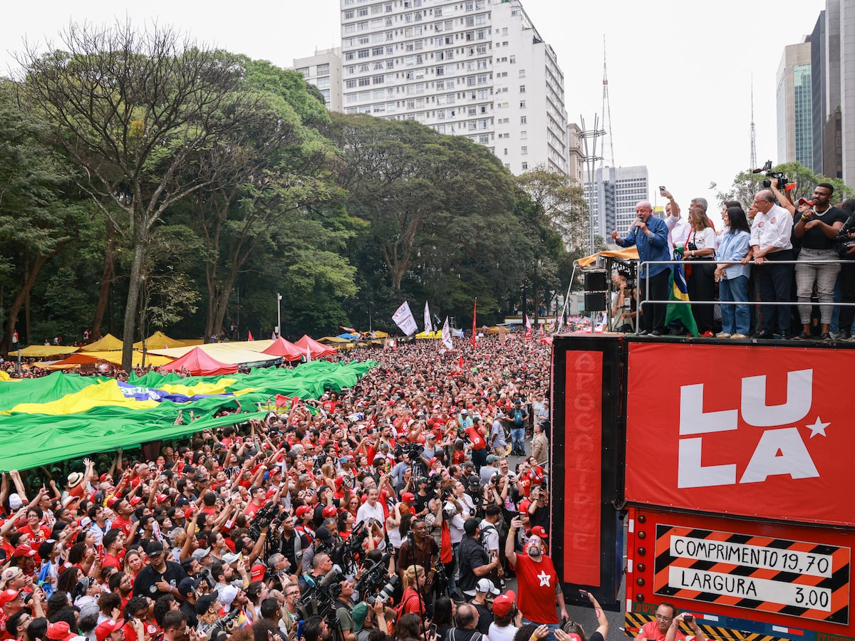 TSE manda remover posts que associavam falsamente campanha de Lula a ritual satânico na Paulista