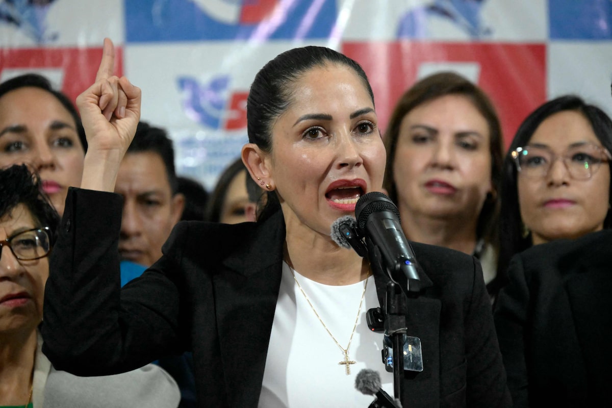 Ex-candidata presidencial de esquerda Luisa González é presa no Equador
