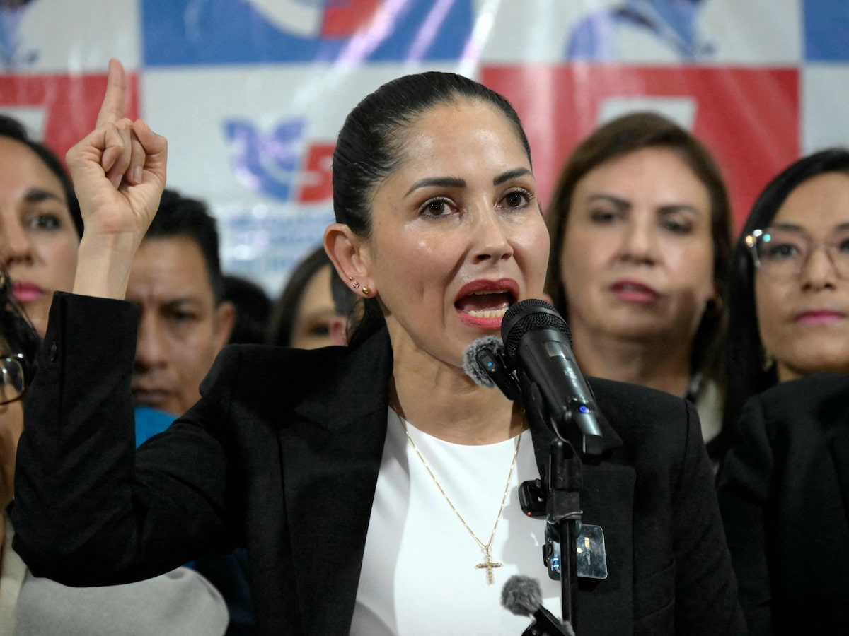 Ex-candidata presidencial de esquerda Luisa González é presa no Equador